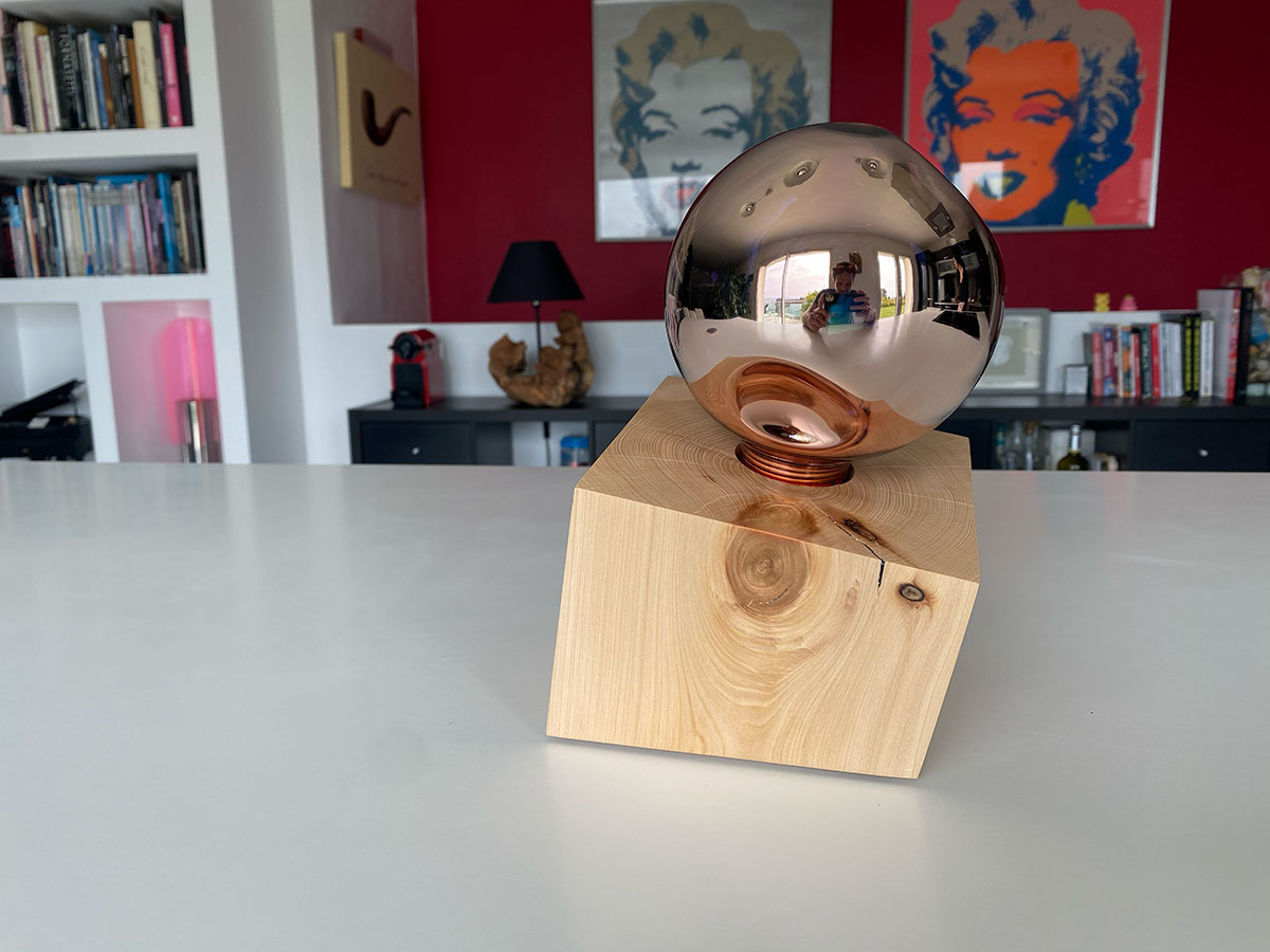 CUB Brugnela n°1 — lampe en bois artisanale, vue 3