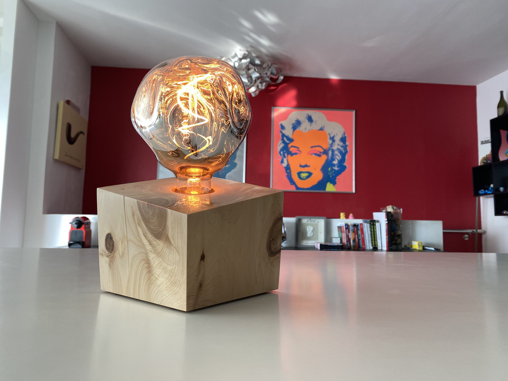 CUB Brugnela n°2 — lampe en bois artisanale, vue 2
