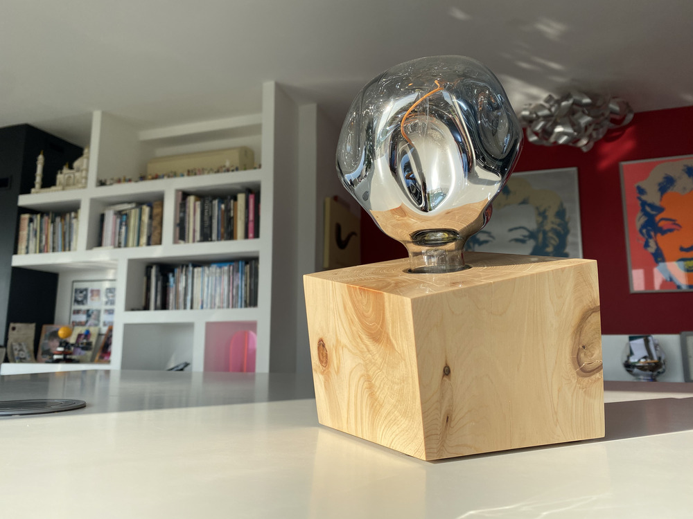 CUB Brugnela n°2 — lampe en bois artisanale, vue 3