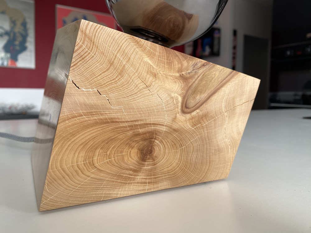 CUB Brugnela n°3 — lampe en bois artisanale, vue 4