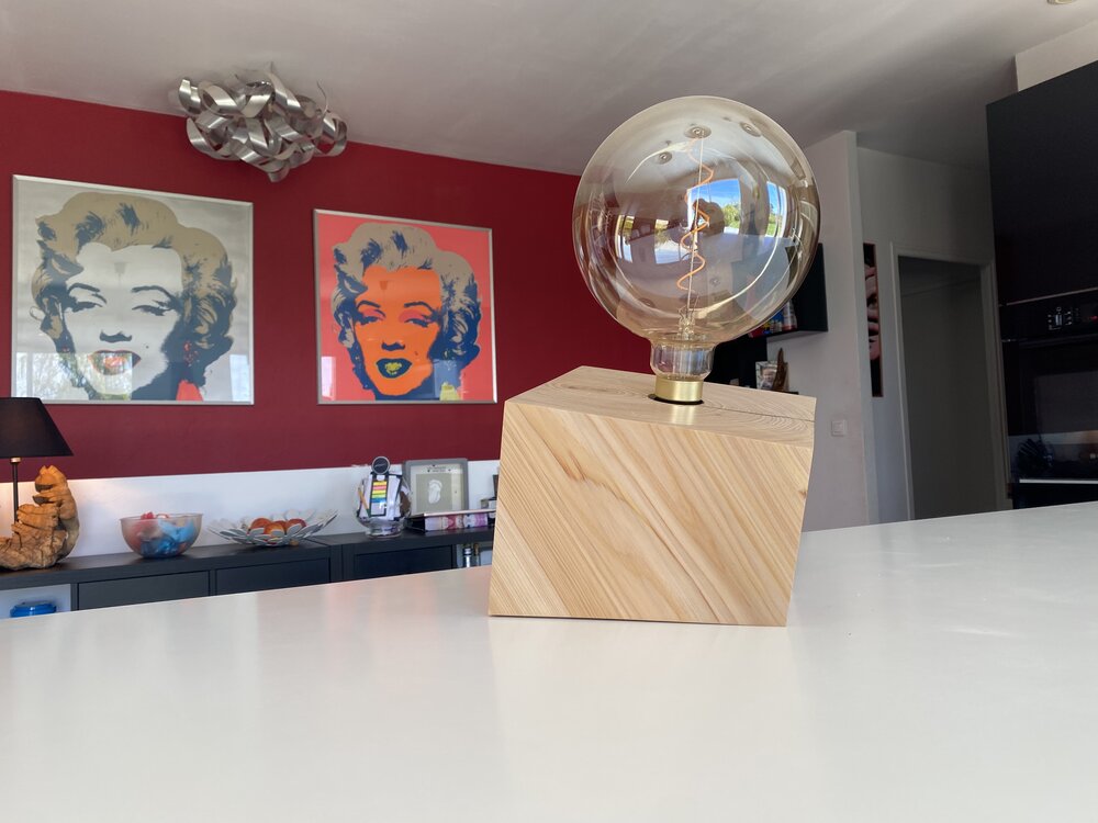 CUB Brugnela II n°1 — lampe en bois artisanale, vue 2