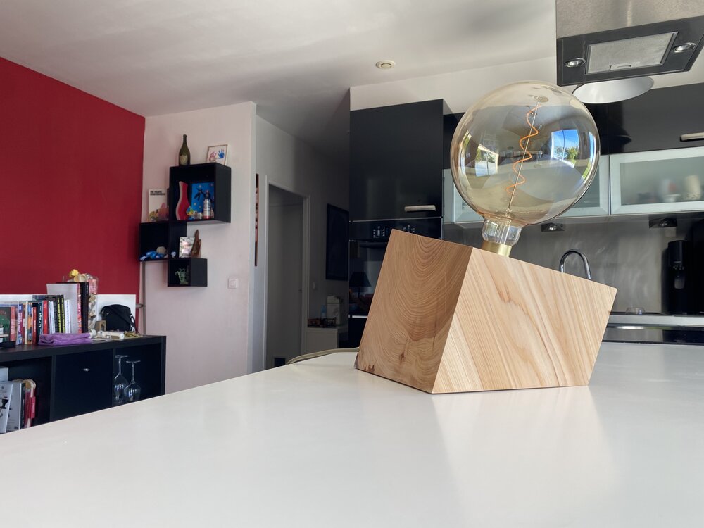 CUB Brugnela II n°1 — lampe en bois artisanale, vue 4