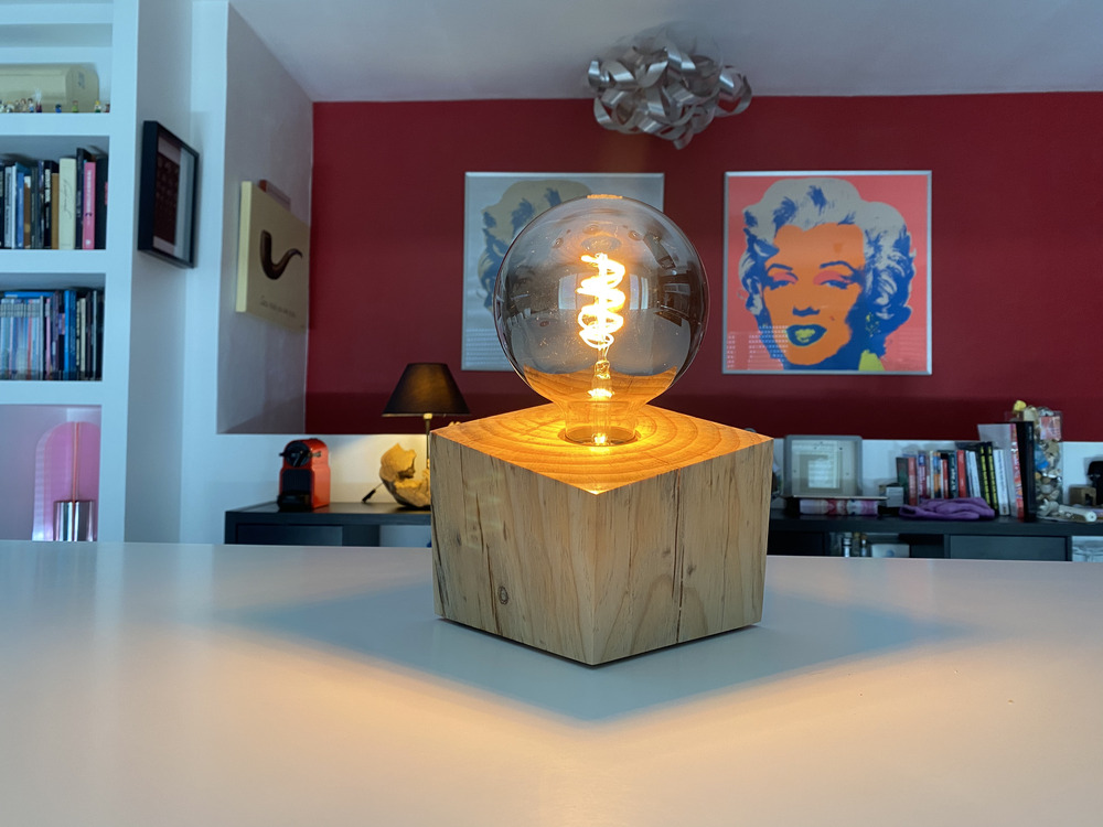 CUB Capeù n°1 — lampe en bois artisanale, vue 2