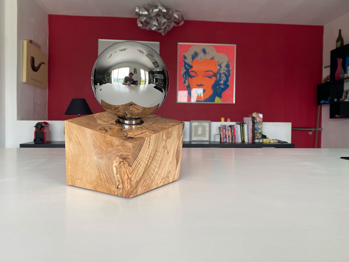 CUB Oliviera n°2 — lampe en bois artisanale, vue 3
