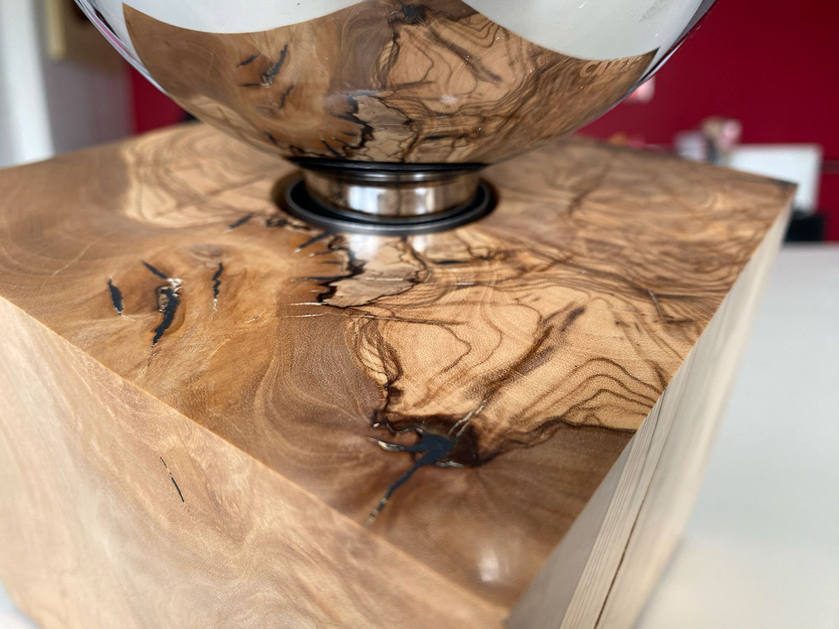 CUB Oliviera n°2 — lampe en bois artisanale, vue 5