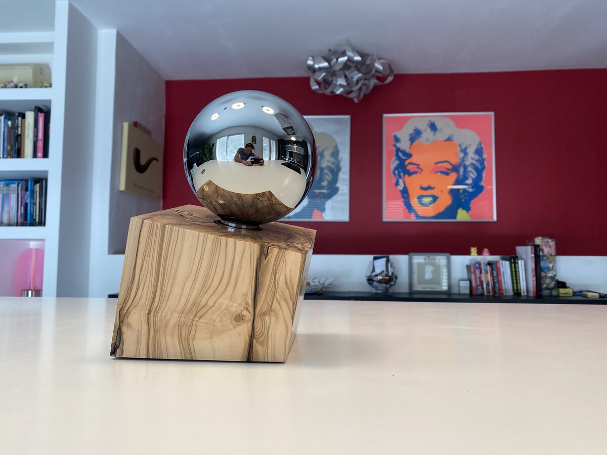 CUB Oliviera n°3 — lampe en bois artisanale, vue 2