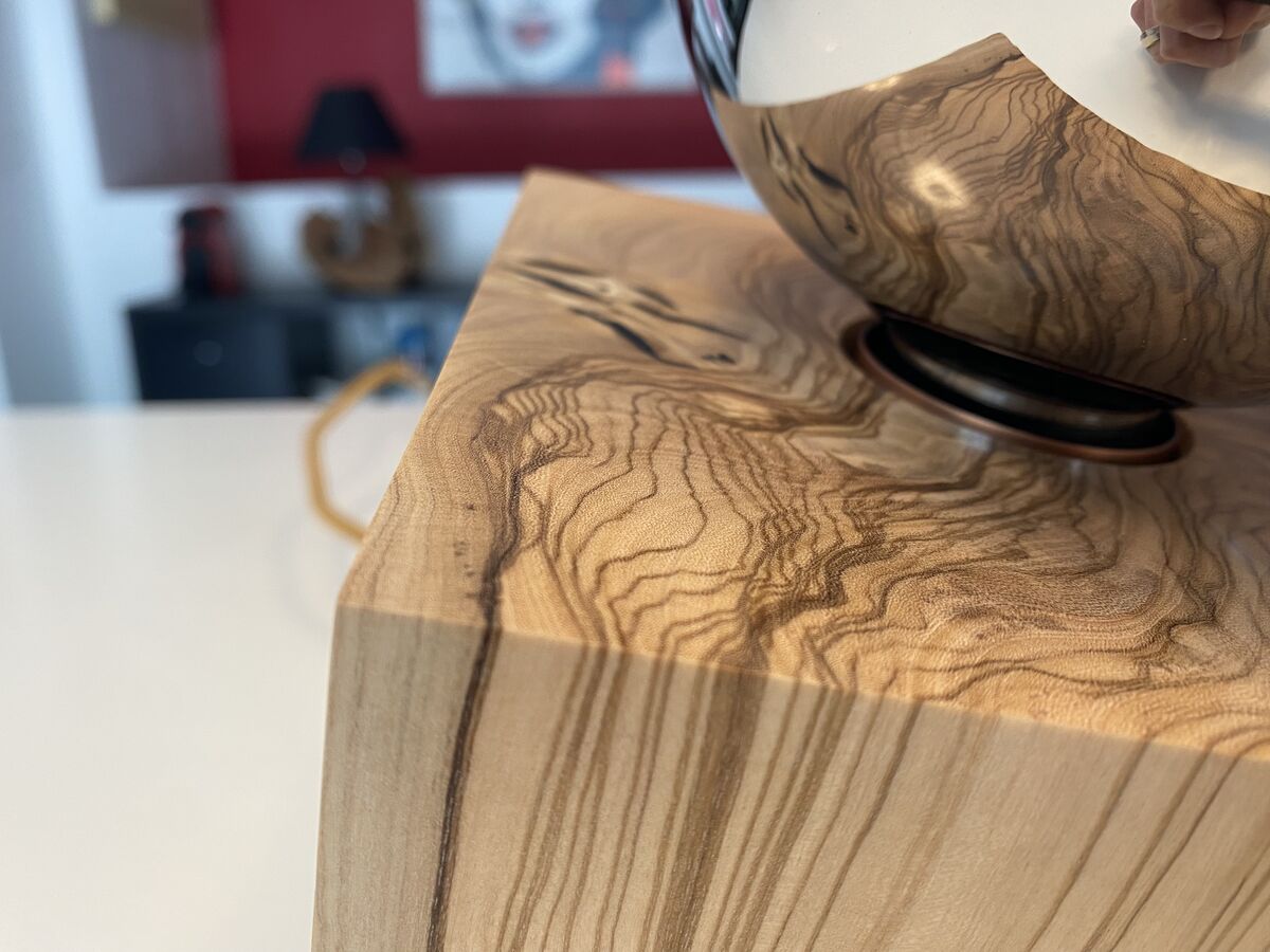 CUB Oliviera n°3 — lampe en bois artisanale, vue 5