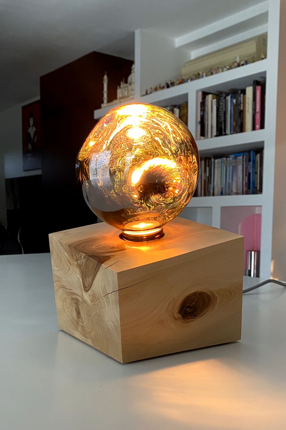 CUB Brugnela n°3 — lampe en bois artisanale, vue 1