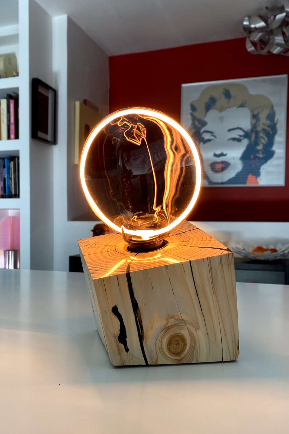 CUB Capeù n°2 — lampe en bois artisanale, vue 1