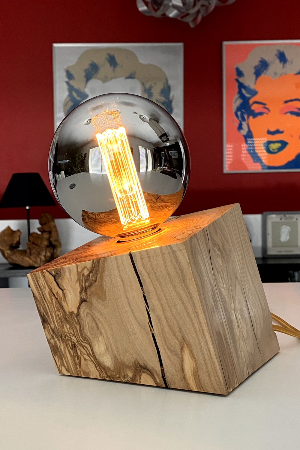 CUB Oliviera n°3 — lampe en bois artisanale, vue 1